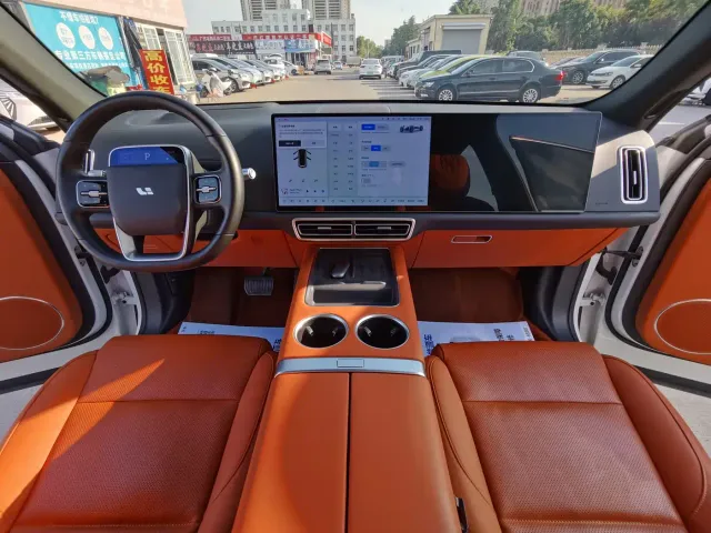 Li Auto L7 — Фото автомобиля 10