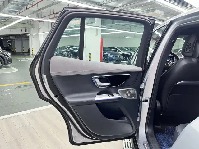 Mercedes-Benz EQE SUV — Фото автомобиля 12