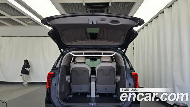 Kia Canival Новый Carnival 4 поколение Бензин 4 места Hi-Limousine — Фото автомобиля 20