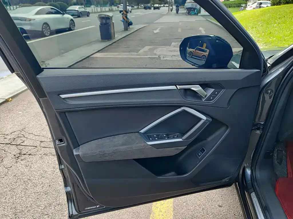 Audi Audi Q3 Sportback 2023 40 TFSI Fashion — Фото автомобиля 6