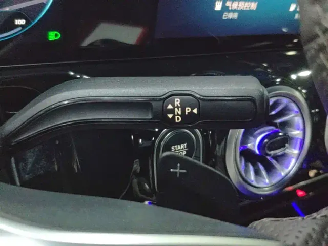 Mercedes-Benz EQA — Фото автомобиля 13