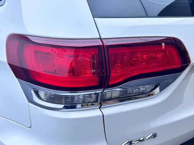Jeep Grand Cherokee — Фото автомобиля 10