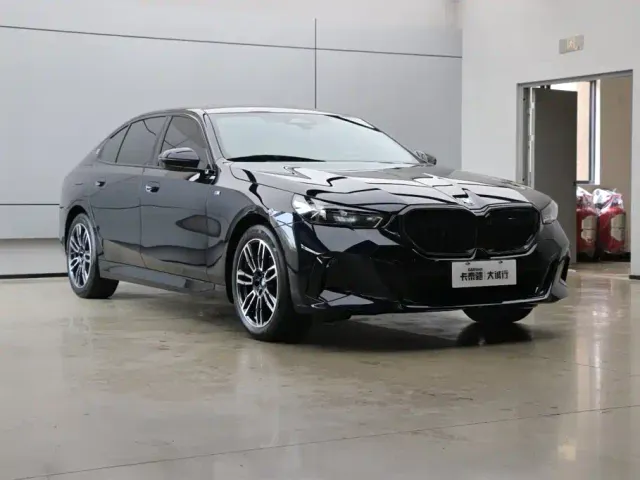 BMW 5 Series — Фото автомобиля 26