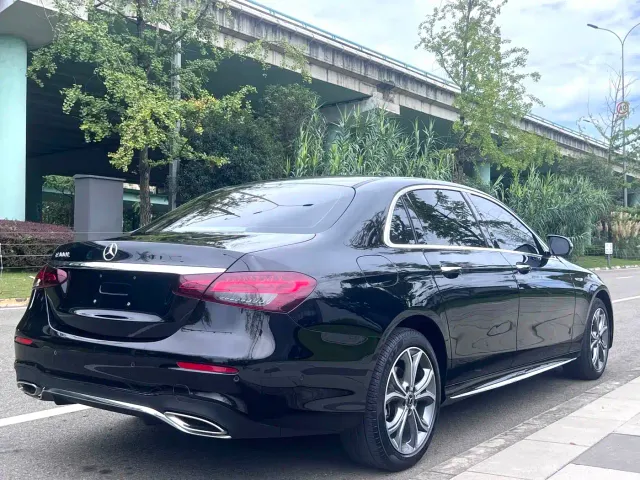 Mercedes-Benz E-Class — Фото автомобиля 8