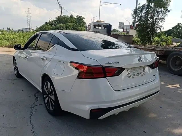 Nissan Teana — Фото автомобиля 4