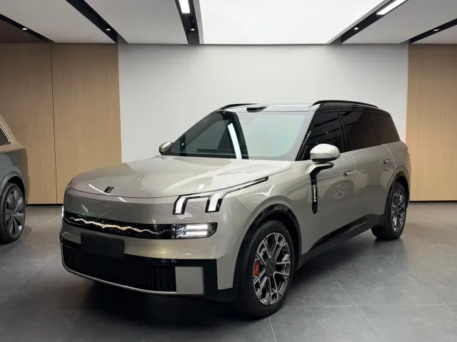 Фотография автомобиля — Lynk & Co 900