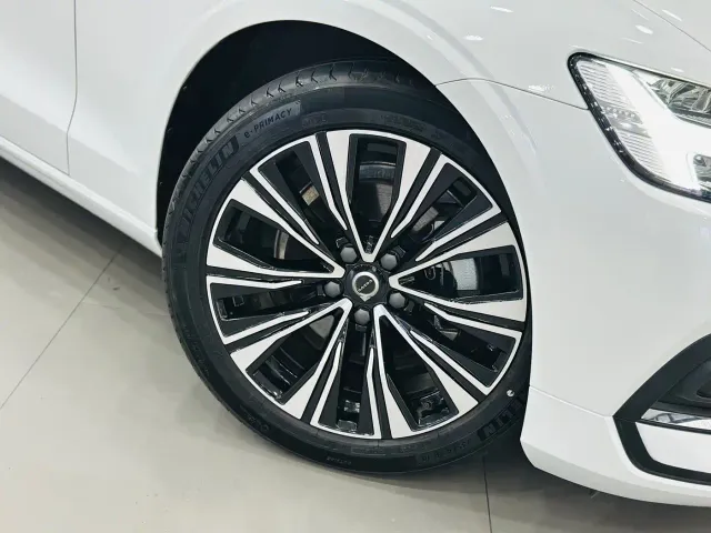 Volvo S60 — Фото автомобиля 10