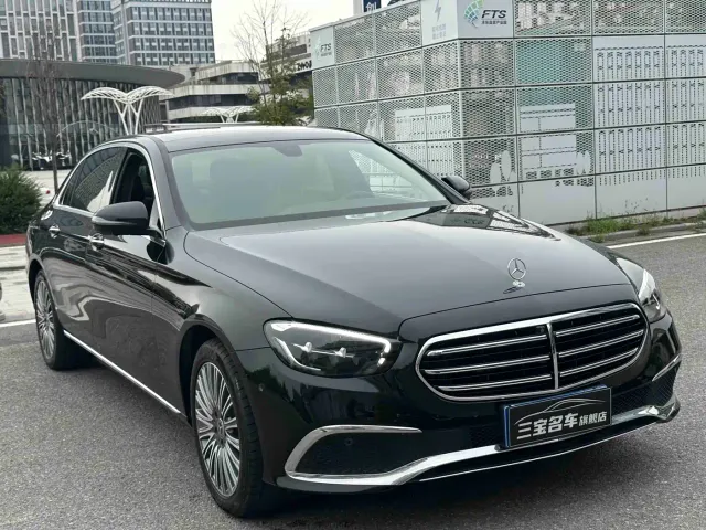 Mercedes-Benz E-Class — Фото автомобиля 3