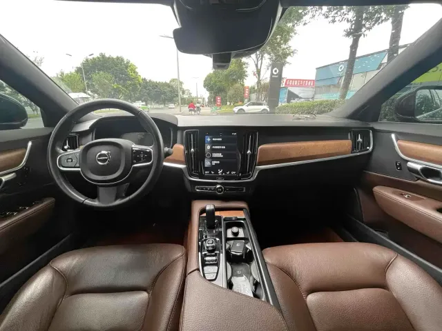 Volvo S90 — Фото автомобиля 4