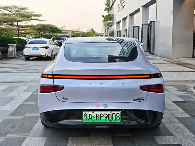 Xpeng P7 — Фото автомобиля 5