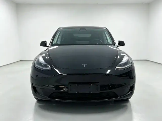 Tesla Model Y — Фото автомобиля 2