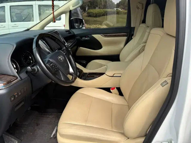Toyota Alphard — Фото автомобиля 5