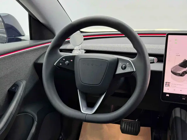 Tesla Model 3 — Фото автомобиля 6