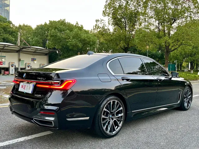 BMW 7 Series — Фото автомобиля 7