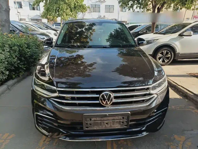 Volkswagen Tiguan L — Фото автомобиля 2