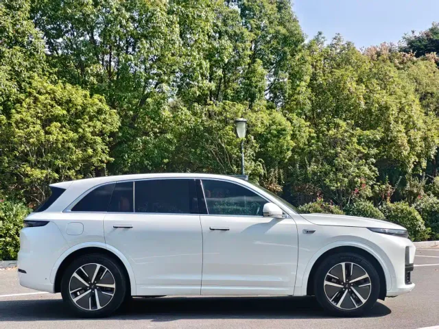 Li Auto L7 — Фото автомобиля 4