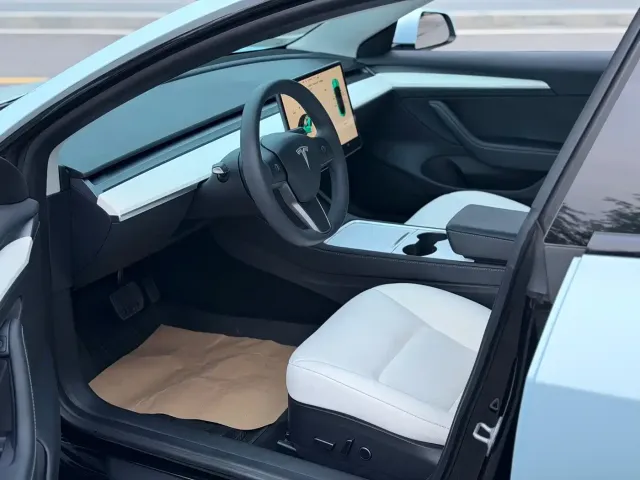 Tesla Model 3 — Фото автомобиля 9