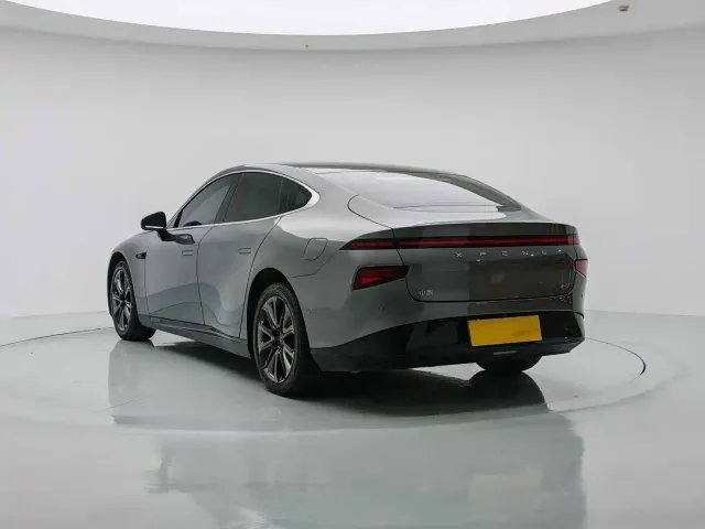 Xpeng P7 — Фото автомобиля 5