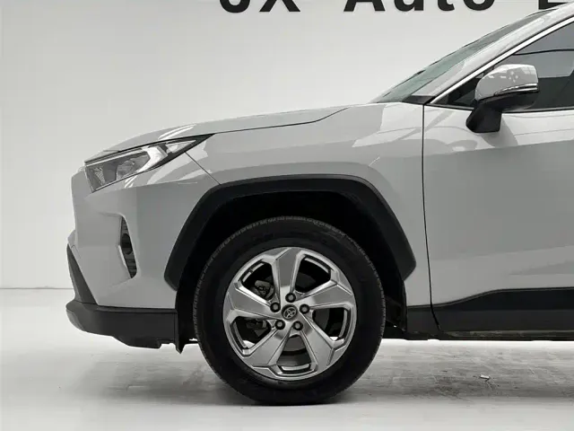 Toyota RAV4 — Фото автомобиля 11