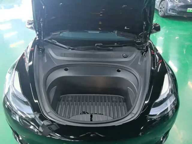 Tesla Model 3 — Фото автомобиля 19
