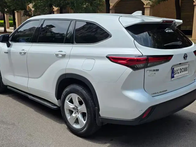 Toyota Highlander — Фото автомобиля 4