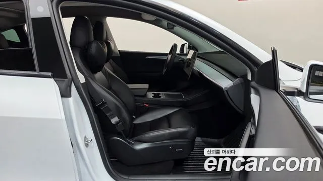 Tesla Model Y — Фото автомобиля 11