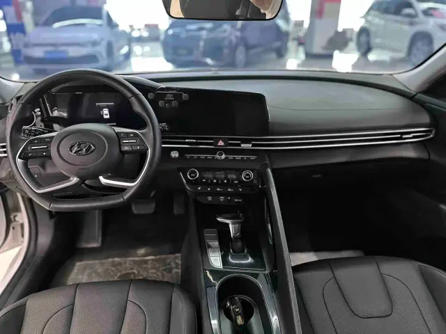 Hyundai Elantra — Фото автомобиля 11