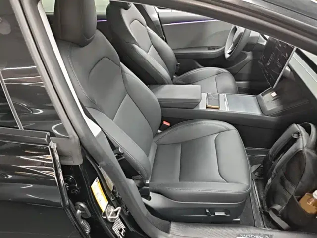 Tesla Model 3 — Фото автомобиля 24