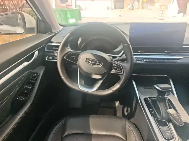 Geely Emgrand — Фото автомобиля 11