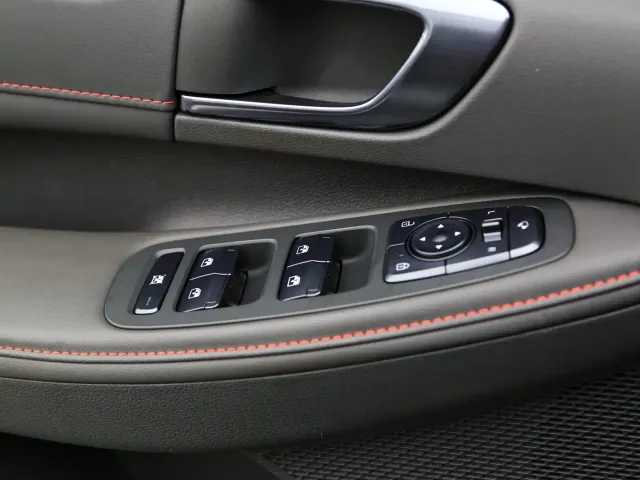 Hyundai Sonata — Фото автомобиля 12