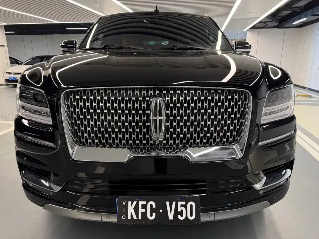 Lincoln Navigator — Фото автомобиля 2