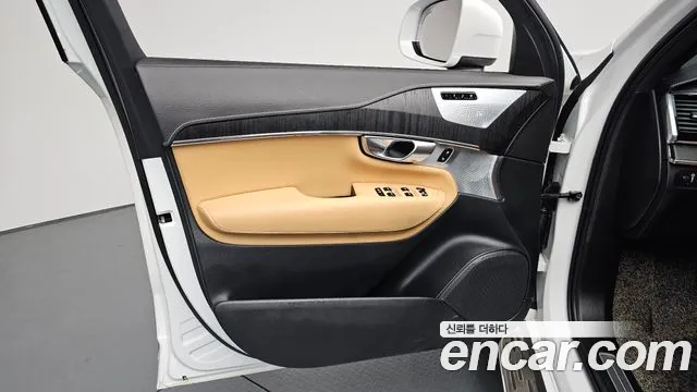 Volvo XC90 — Фото автомобиля 13
