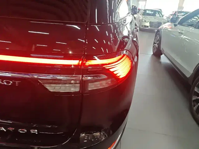 Lincoln Aviator — Фото автомобиля 7