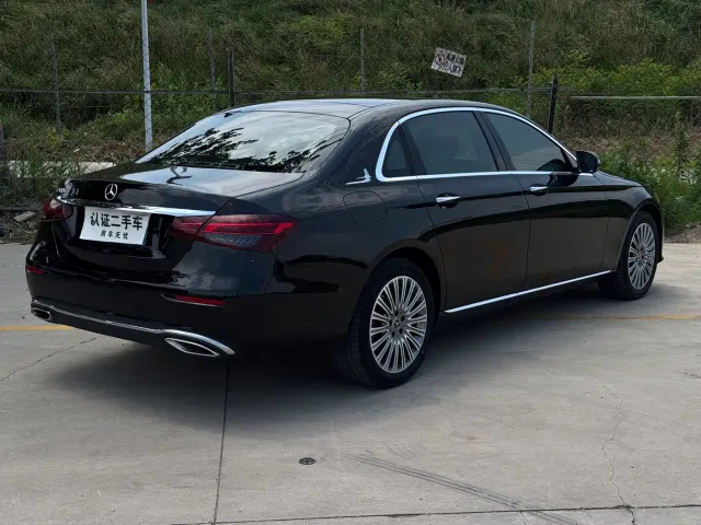 Mercedes-Benz E-Class — Фото автомобиля 23