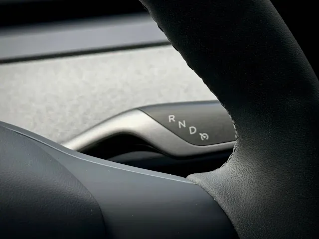 Tesla Model Y — Фото автомобиля 12