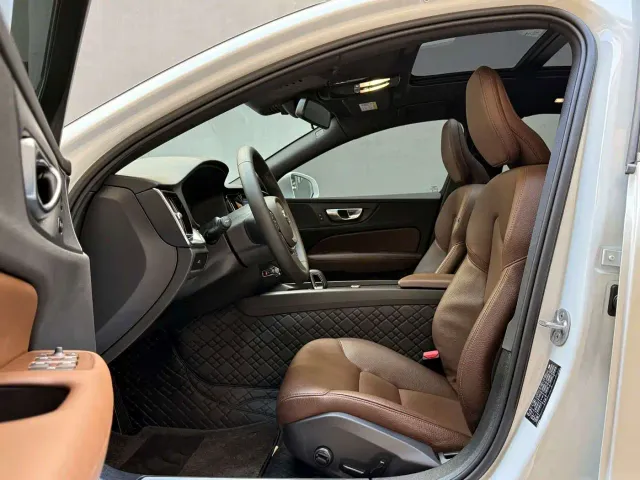 Volvo S60 — Фото автомобиля 9