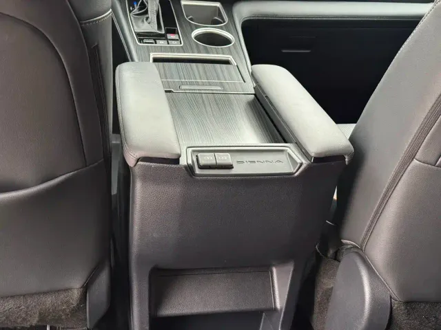 Toyota Sienna — Фото автомобиля 15