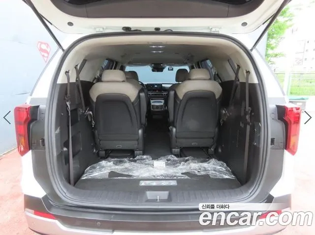 Kia Carnival Generation 4 — Фото автомобиля 5