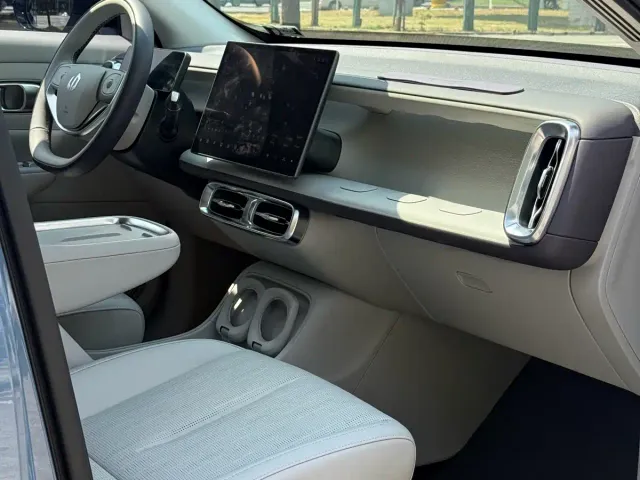 Leapmotor B10 — Фото автомобиля 6