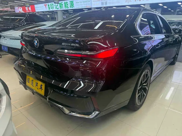 BMW i7 — Фото автомобиля 5