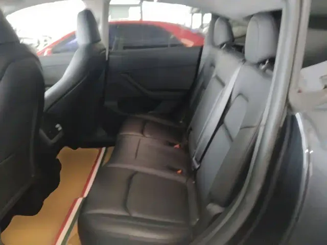Tesla Model Y — Фото автомобиля 16