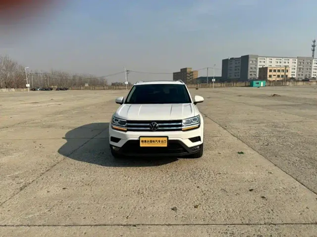 Фотография автомобиля — Volkswagen Tharu