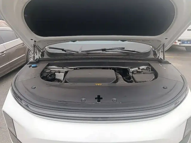 Li Auto Li Auto L6 2024 Pro — Фото автомобиля 19