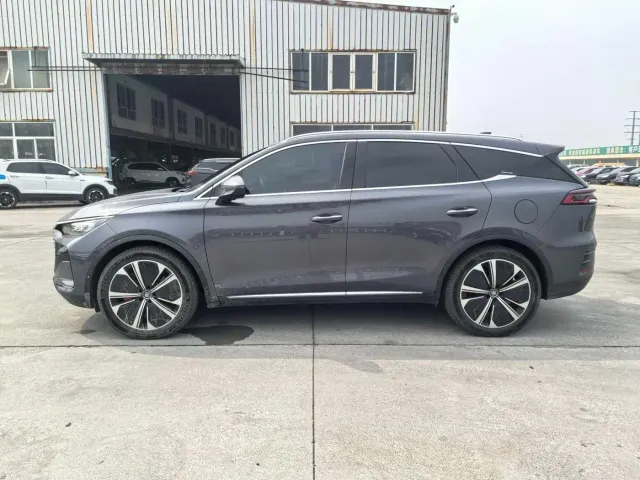 BYD Tang — Фото автомобиля 9