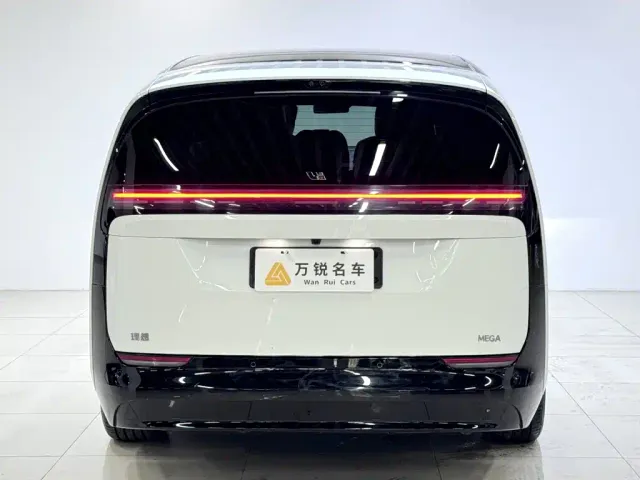 Li Auto MEGA — Фото автомобиля 4