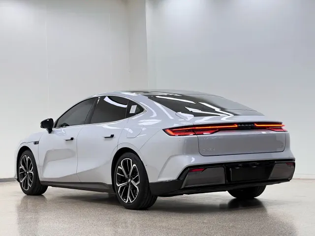Geely Galaxy E8 — Фото автомобиля 5