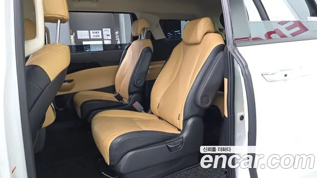 Kia Carnival Generation 4 — Фото автомобиля 11