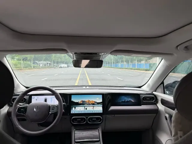 Leapmotor C11 — Фото автомобиля 4