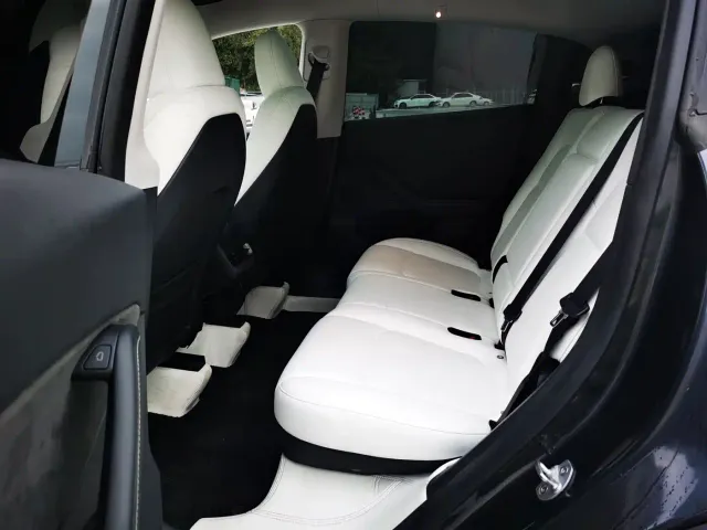 Tesla Model Y — Фото автомобиля 8