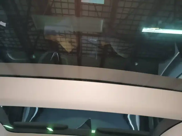 Tesla Model 3 — Фото автомобиля 17
